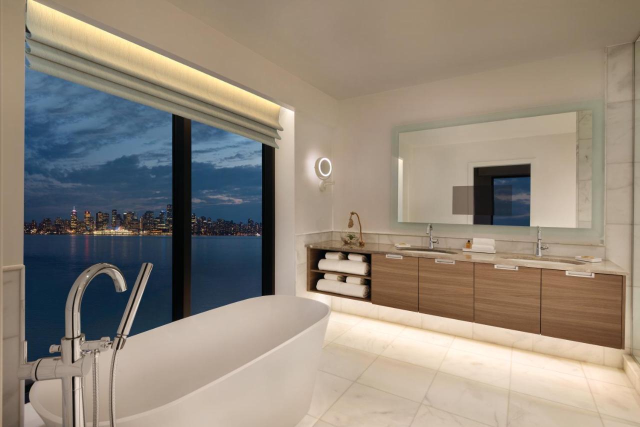 Seaside Hotel นอร์ทแวนคูเวอร์ ภายนอก รูปภาพ